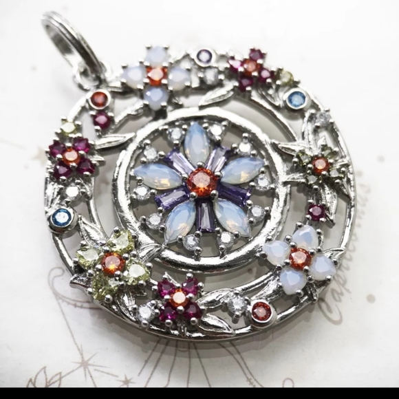 Fun and Funky or Glitz and Glam. I would love to create a piece unique to you. - Picture 4 of 11